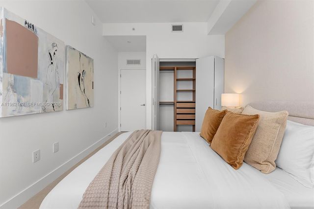 700 NE 24rd St PH-5802, Miami, FL 33137