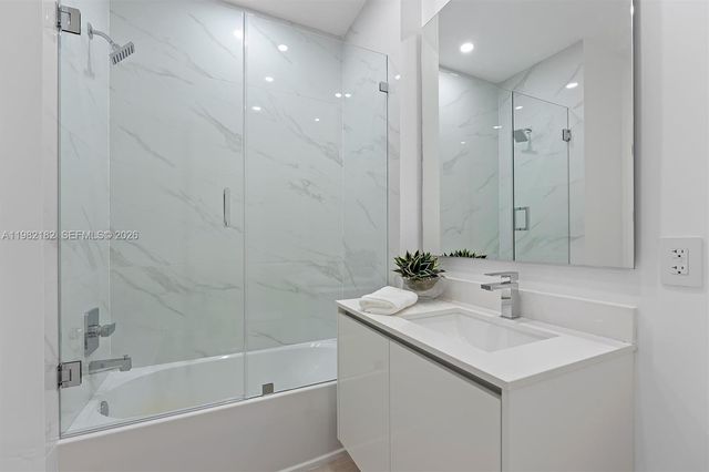 700 NE 24rd St PH-5802, Miami, FL 33137