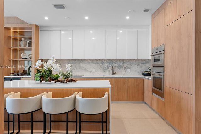 700 NE 24rd St PH-5802, Miami, FL 33137