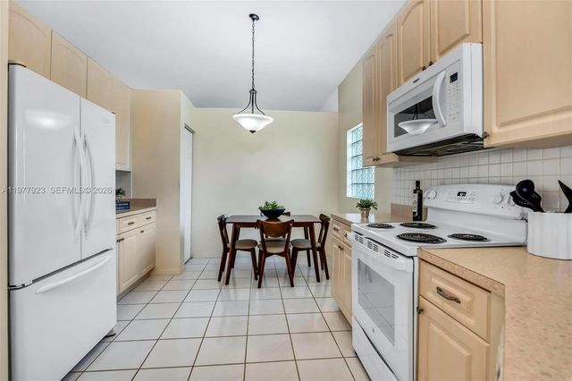 1601 SW 157th Ave, Pembroke Pines, FL 33027