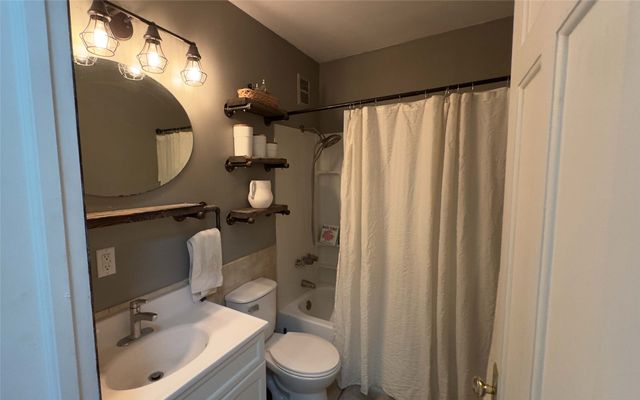 1501 Osceola Avenue, Des Moines, IA 50316