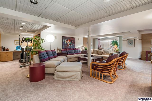 9733 Brentwood Road, Omaha, NE 68114