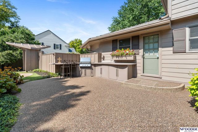 9733 Brentwood Road, Omaha, NE 68114