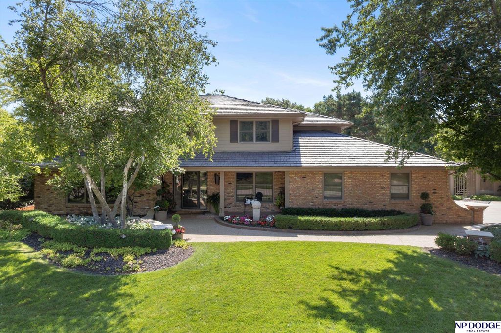 9733 Brentwood Road, Omaha, NE 68114