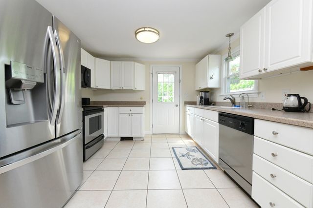 15 Sachem Dr, Bourne, MA 02562