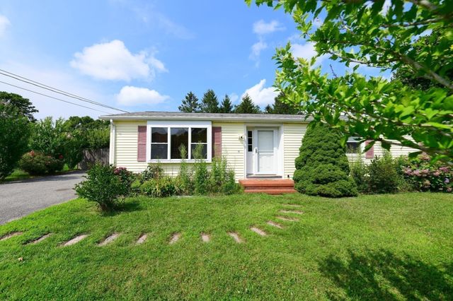 15 Sachem Dr, Bourne, MA 02562