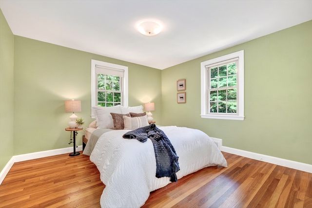 7 Pine Hill Rd, Bedford, MA 01730