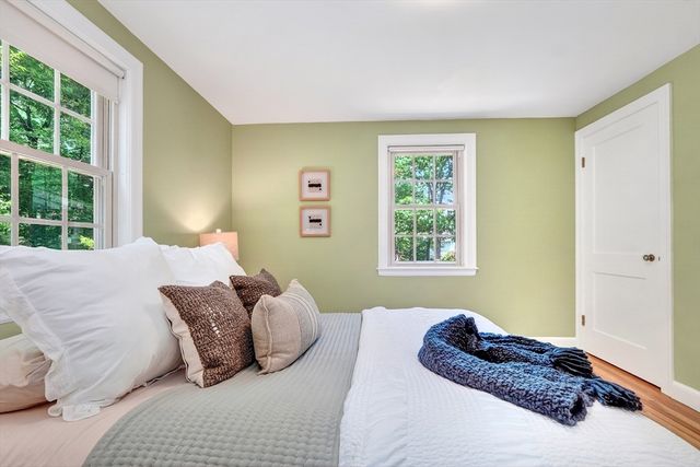 7 Pine Hill Rd, Bedford, MA 01730