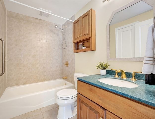 7 Pine Hill Rd, Bedford, MA 01730