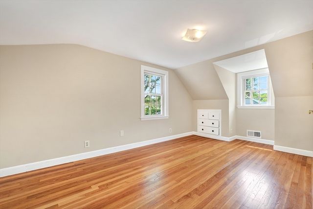 7 Pine Hill Rd, Bedford, MA 01730