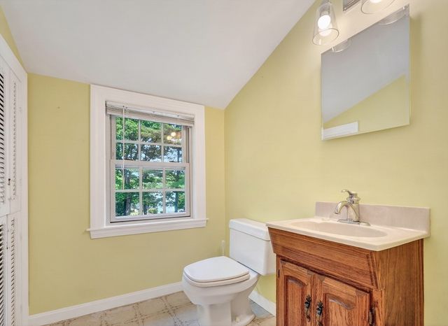 7 Pine Hill Rd, Bedford, MA 01730