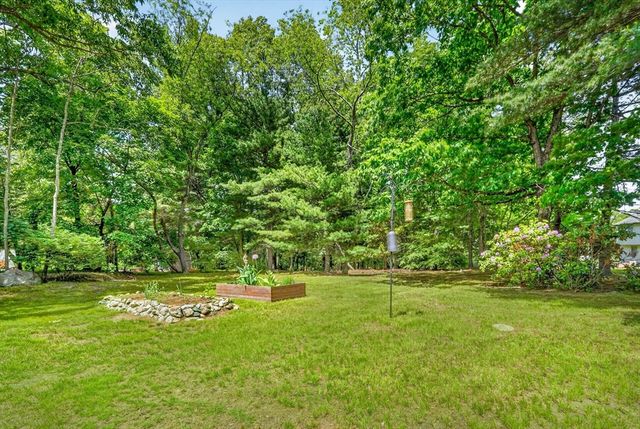7 Pine Hill Rd, Bedford, MA 01730