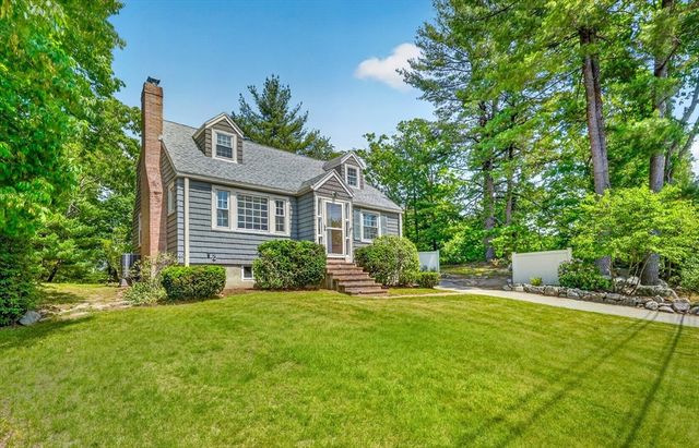 7 Pine Hill Rd, Bedford, MA 01730