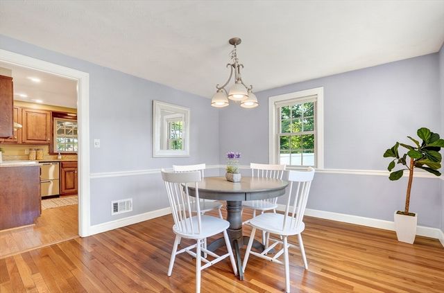 7 Pine Hill Rd, Bedford, MA 01730