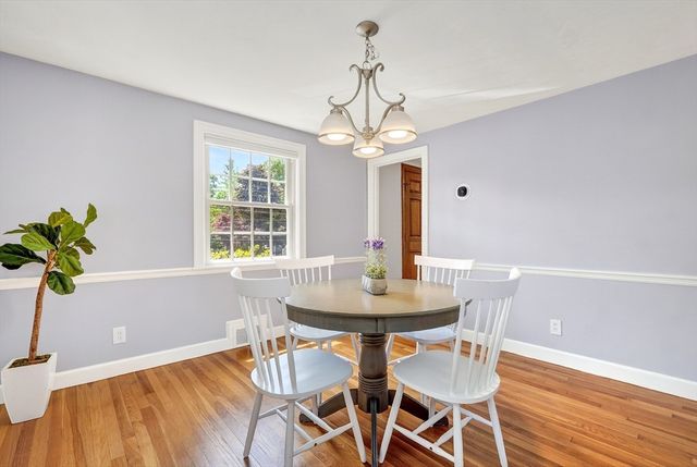 7 Pine Hill Rd, Bedford, MA 01730