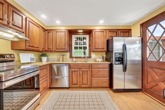 7 Pine Hill Rd, Bedford, MA 01730