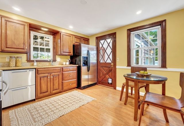 7 Pine Hill Rd, Bedford, MA 01730