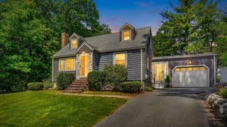 7 Pine Hill Rd, Bedford, MA 01730