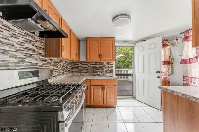 971 Grove St, Irvington Twp., NJ 07111