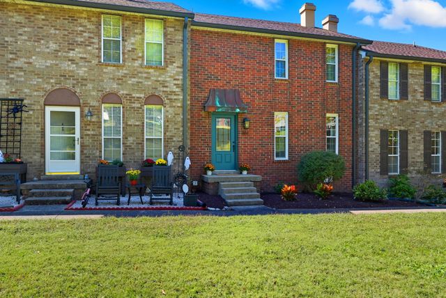 401 Huntington Ridge Dr, Nashville, TN 37211