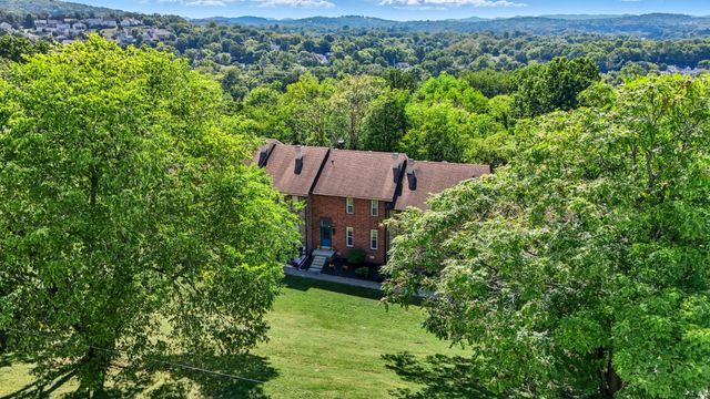 401 Huntington Ridge Dr, Nashville, TN 37211