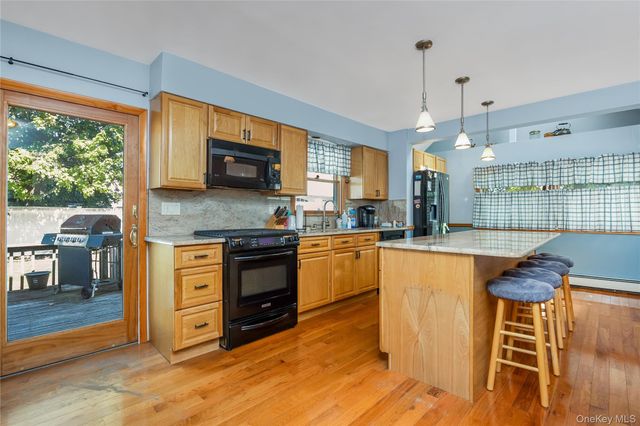42 Buchanan Avenue, Amity Harbor, NY 11701
