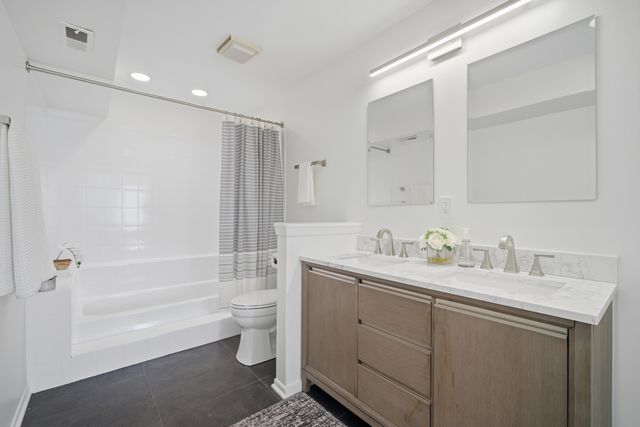 4131 N Pheasant Trail Court 8, Arlington Heights, IL 60004