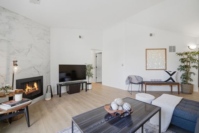 4131 N Pheasant Trail Court 8, Arlington Heights, IL 60004