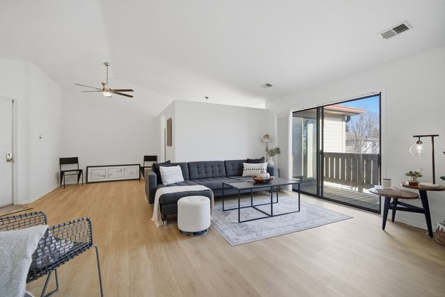 4131 N Pheasant Trail Court 8, Arlington Heights, IL 60004