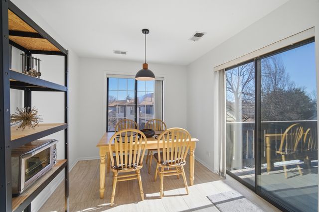 4131 N Pheasant Trail Court 8, Arlington Heights, IL 60004