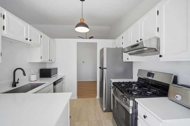 4131 N Pheasant Trail Court 8, Arlington Heights, IL 60004