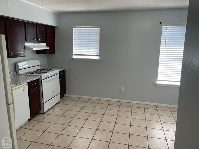 1906 W Matthews Avenue, Jonesboro, AR 72401