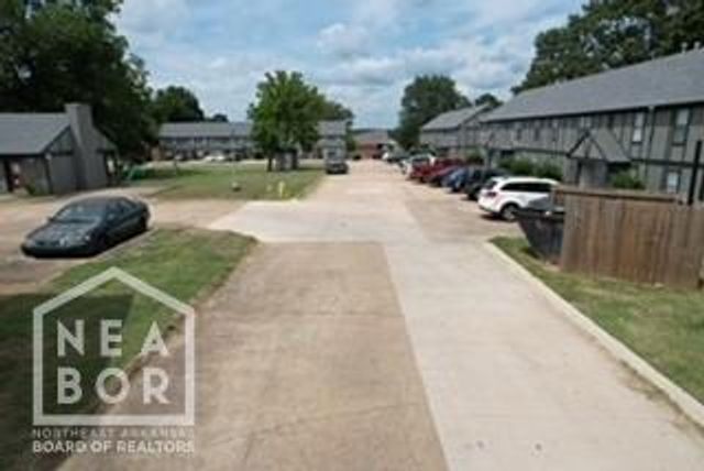 1906 W Matthews Avenue, Jonesboro, AR 72401