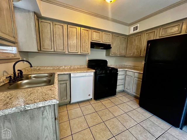 1906 W Matthews Avenue, Jonesboro, AR 72401