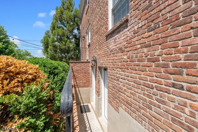 68 New England Ave 32, Summit City, NJ 07901