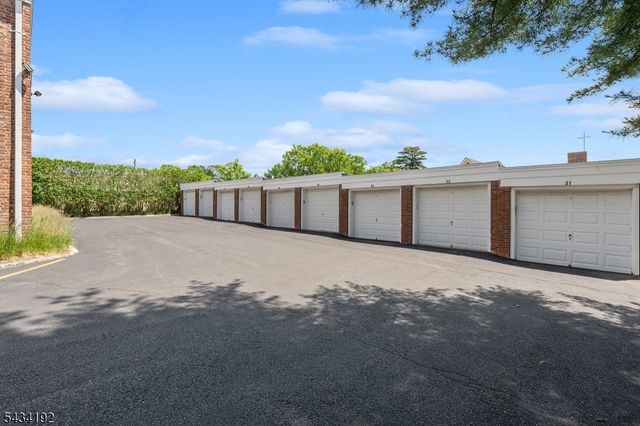 68 New England Ave 32, Summit City, NJ 07901