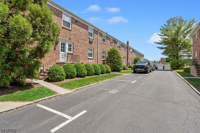 68 New England Ave 32, Summit City, NJ 07901