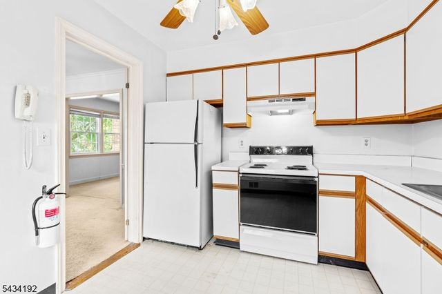 68 New England Ave 32, Summit City, NJ 07901