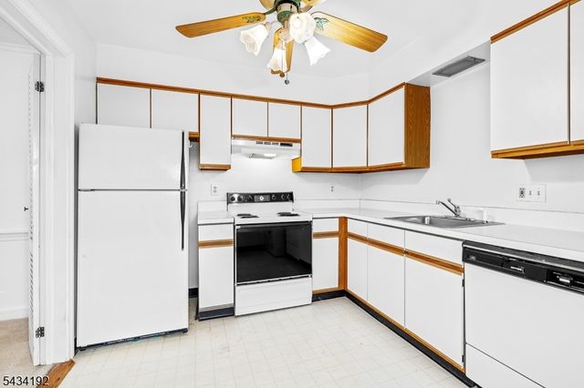 68 New England Ave 32, Summit City, NJ 07901
