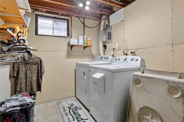 1501 SE 19th Street, Oak Grove, MO 64075