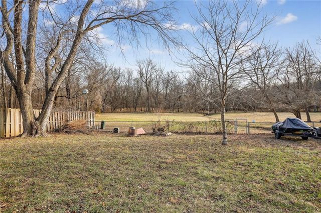 1501 SE 19th Street, Oak Grove, MO 64075