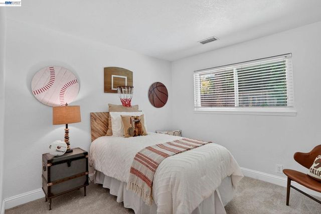 3436 Thunderbird Dr, Concord, CA 94520