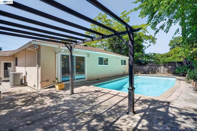 3436 Thunderbird Dr, Concord, CA 94520