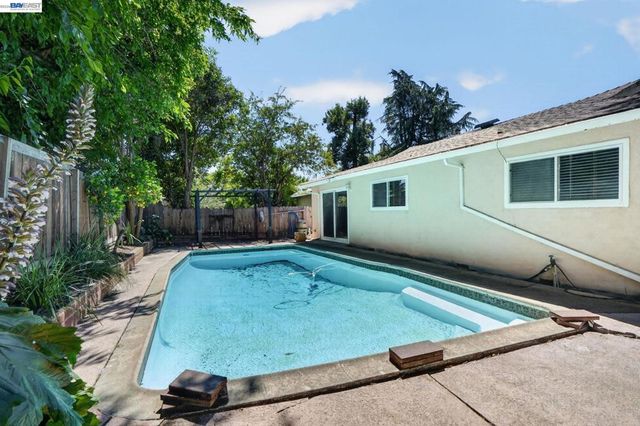 3436 Thunderbird Dr, Concord, CA 94520