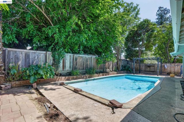 3436 Thunderbird Dr, Concord, CA 94520