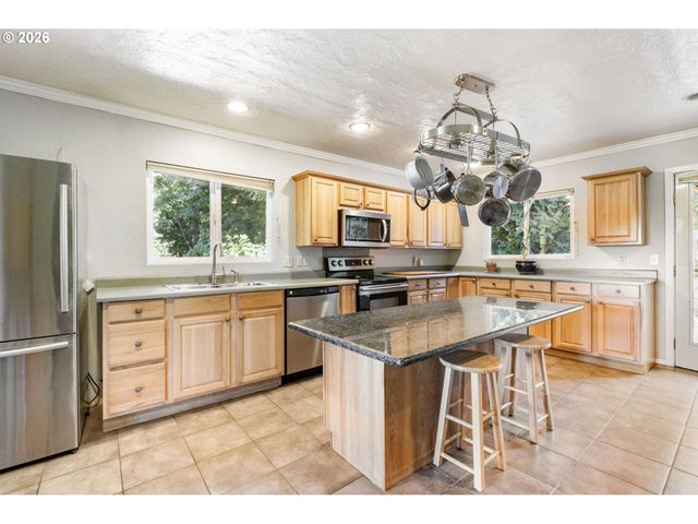 4024 Pacific Way, Longview, WA 98632
