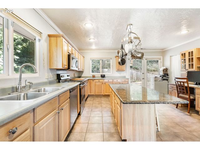 4024 Pacific Way, Longview, WA 98632