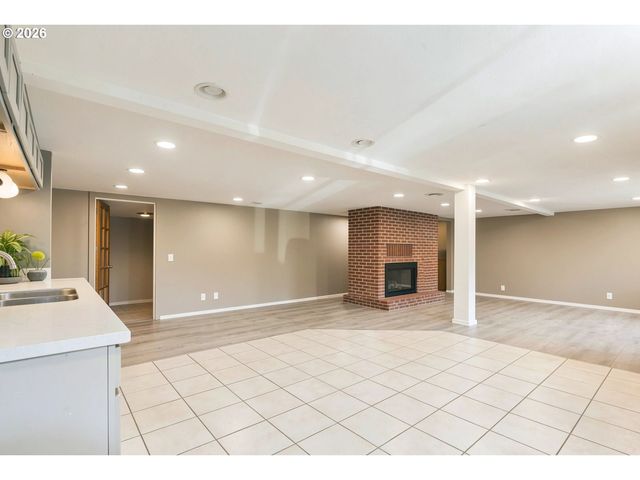 4024 Pacific Way, Longview, WA 98632