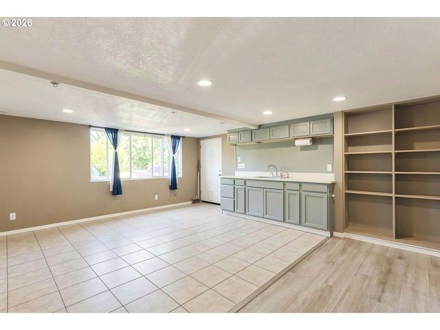 4024 Pacific Way, Longview, WA 98632