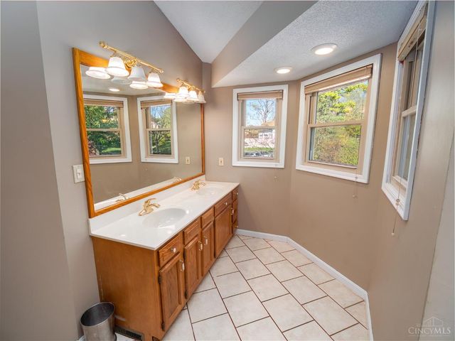 2 Hidden Hills Court, Fairfield, OH 45014